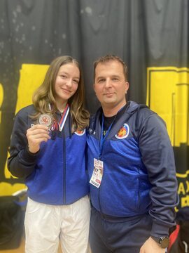 Srebrna Brina Salkić s trenerjem